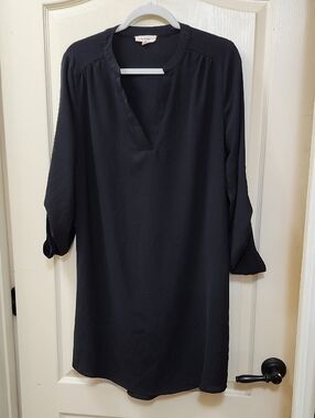 EE:SOME V-NECK BLACK DRESS